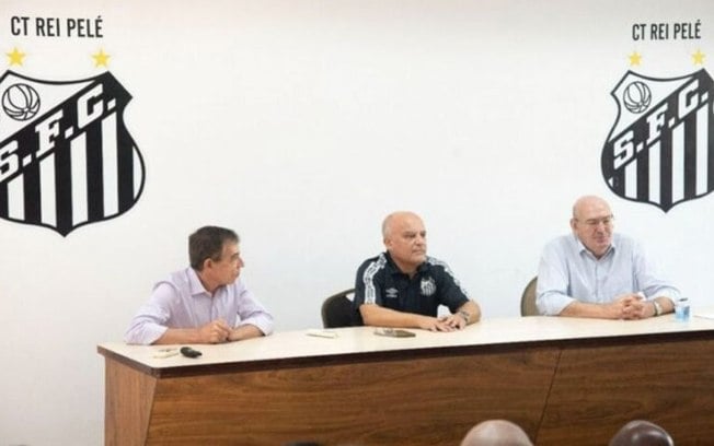 Novo executivo de futebol, Newton Drummond é apresentado ao elenco do Santos