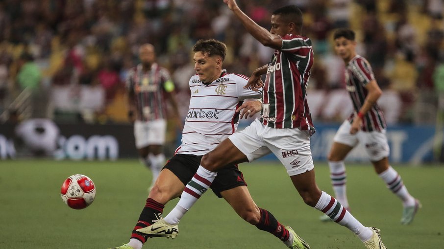 Flamengo vence Fluminense e encaminha vaga para final do Carioca