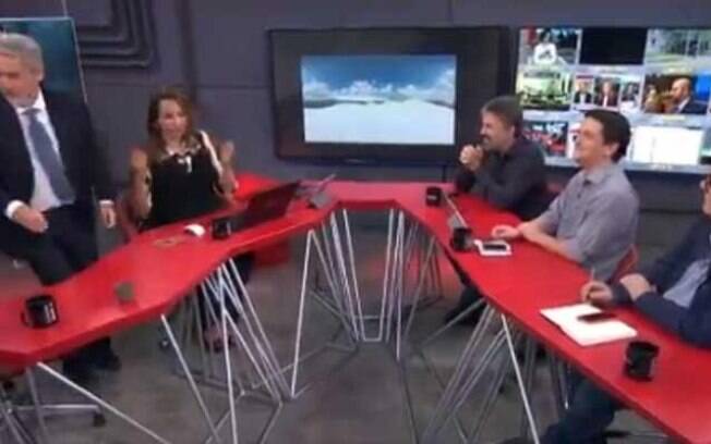 Comentarista do 'Globo News' de política e economia, Valdo Cruz, deixa o programa ao vivo para ir ao banheiro