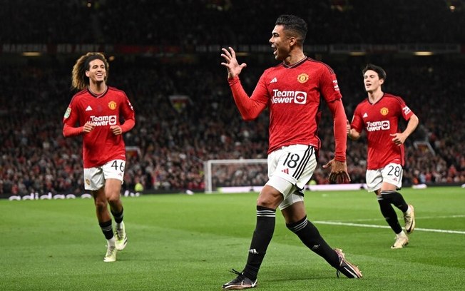 Manchester United, de Casemiro, busa primeira vitória