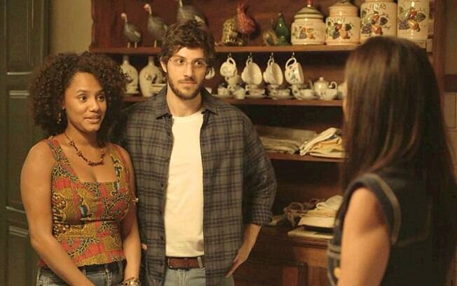 Na novela Amor de Mãe, da TV Globo, Thelma será barriga de aluguel para Danilo e Camila e gerará o neto