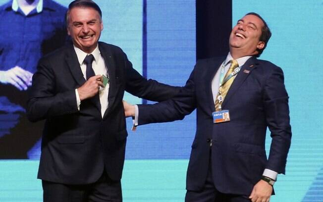 Jair Bolsonaro e Pedro Guimarães, presidente da Caixa