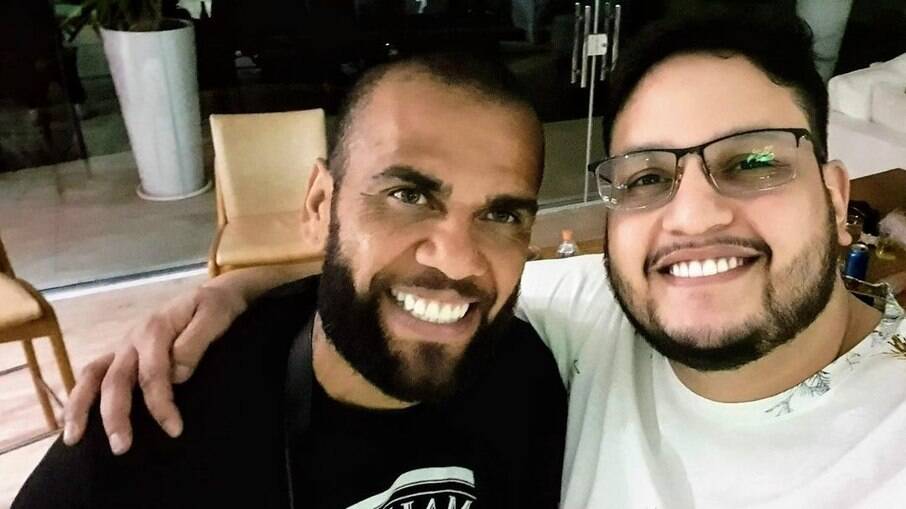 Maurílio pediu contratação de Daniel Alves ao Flamengo