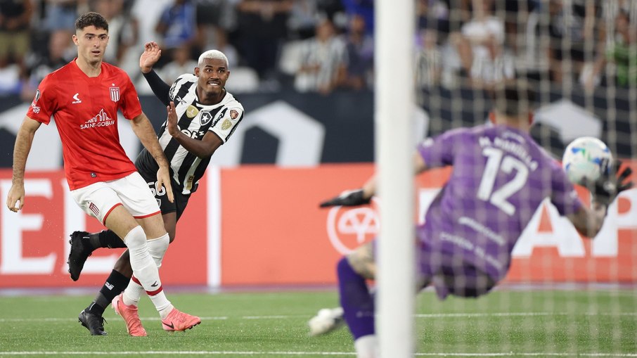 Botafogo recusou duas propostas da Premier League por destaque Botafogo recusou duas propostas da Premier League por destaque