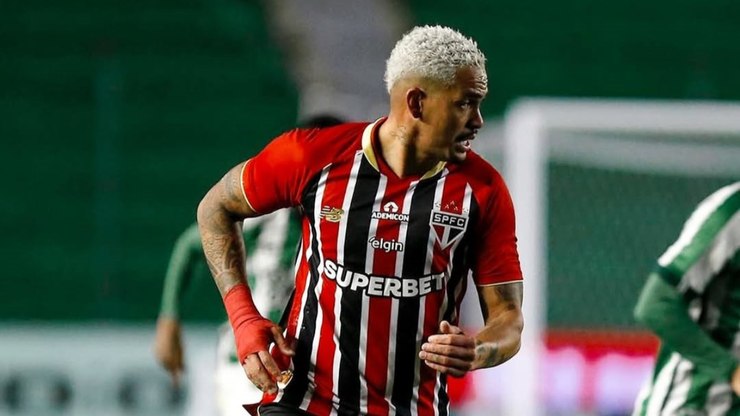 Luciano%20volta%20a%20brilhar%2C%20S%C3%A3o%20Paulo%20vence%20e%20se%20afasta%20do%20Z4