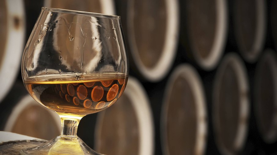 O novo cenário envolve consumo em contextos sociais, como bares, e a ingestão de diferentes bebidas alcoólicas