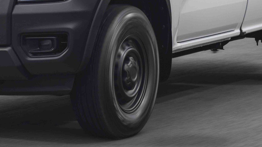 Pneus de uso urbano em carro 4x4 Pneus de uso urbano em carro 4x4