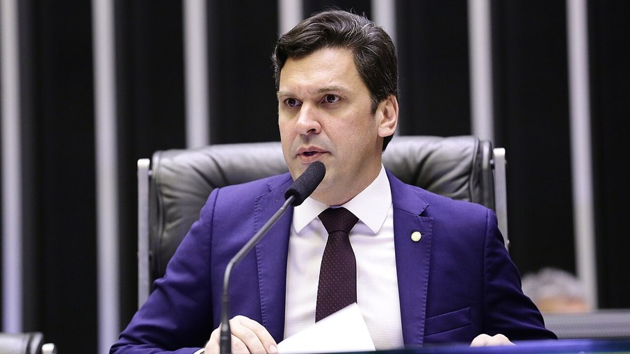 Dep. Isnaldo Bulhões Jr. (MDB-AL) durante sessão solene em 2019