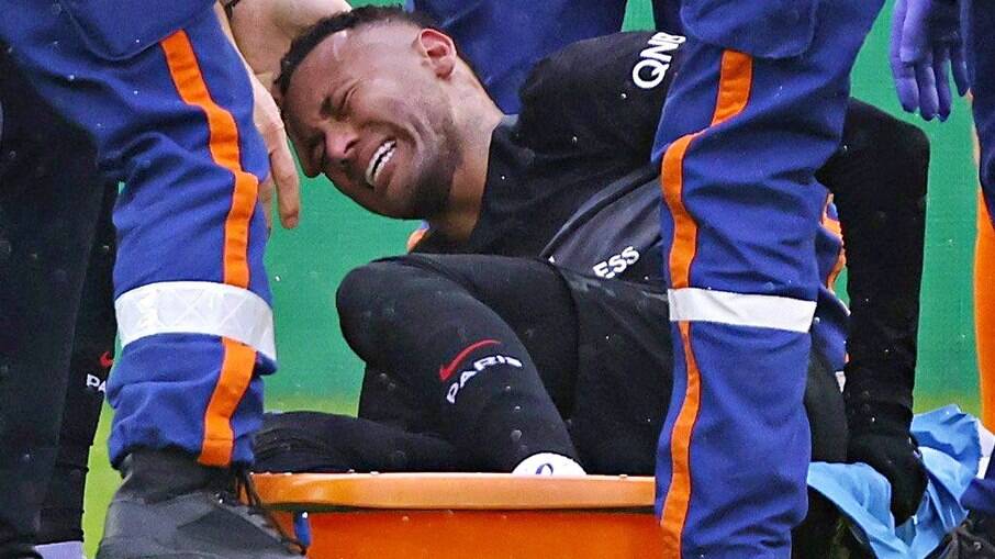 Neymar lesionou gravemente o tornozelo no fim de novembro