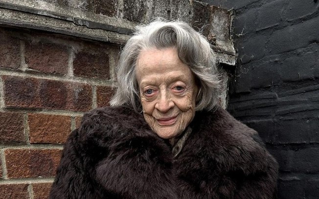 Maggie Smith estrelou campanha de Loewe aos 88 anos