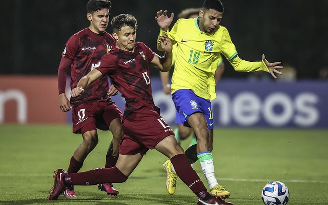 Campeão na Seleção, Alexsander se adapta a função ofensiva