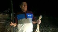 Imagem de Maradona segurando animal em extinção causa revolta