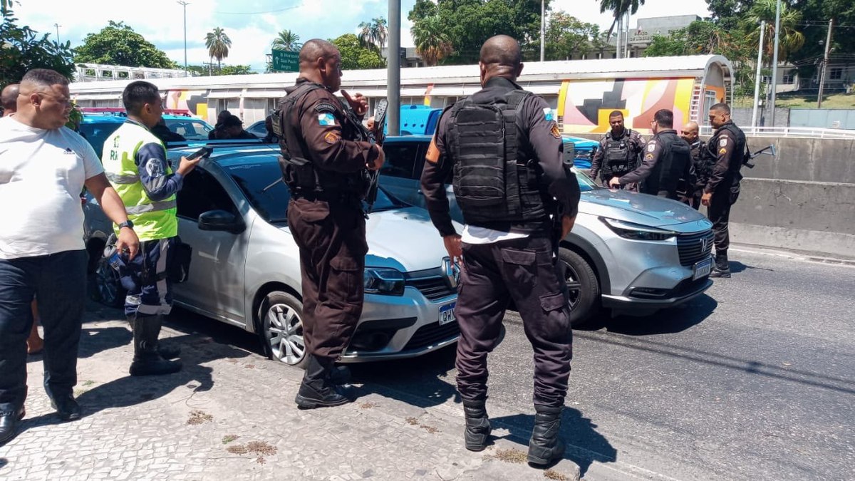 Tiroteio aconteceu nesta tarde na Avenida Brasil, uma das mais movimentada do Rio de Janeiro