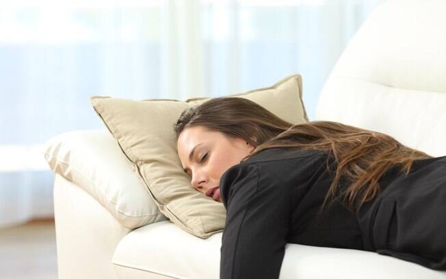 Ignorar o despertador e voltar a dormir colabora para cansaço durante o resto do dia Ignorar o despertador e voltar a dormir colabora para cansaço durante o resto do dia