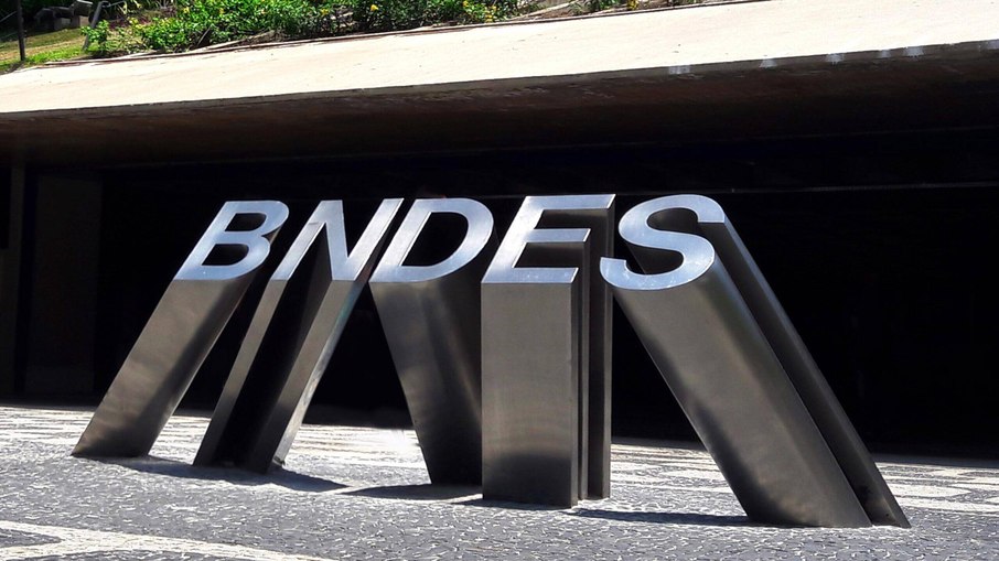 BNDES recebeu R$ 400 bilhões entre 2008 e 2014 para disponibilizar créditos às grandes empresas