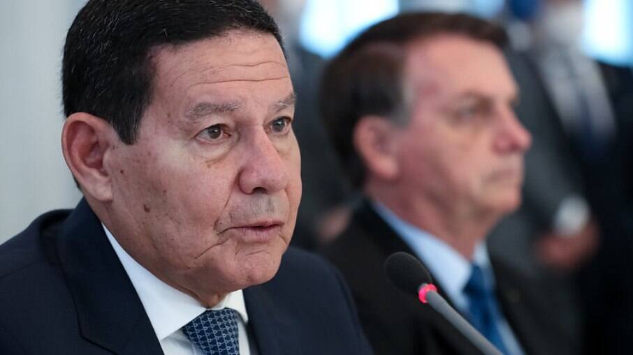 Hamilton Mourão e Jair Bolsonaro estão em direções conrárias à respeito das eielções de 2022