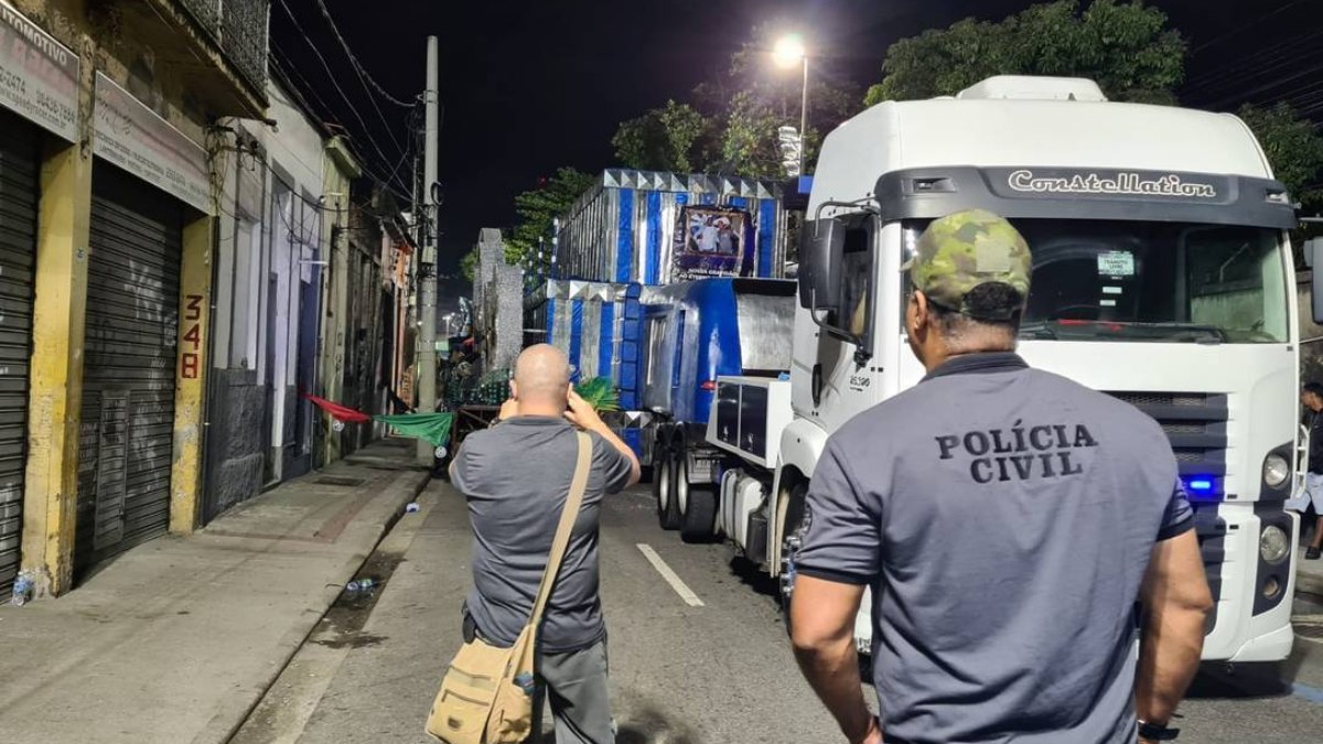 Raquel Antunes foi morta após ser imprensada por carro alegórico na saída da Sapucaí