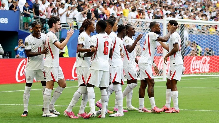 Inglaterra comemora gol contra a França na decisão do terceiro lugar da Copa do Mundo Inglaterra comemora gol contra a França na decisão do terceiro lugar da Copa do Mundo