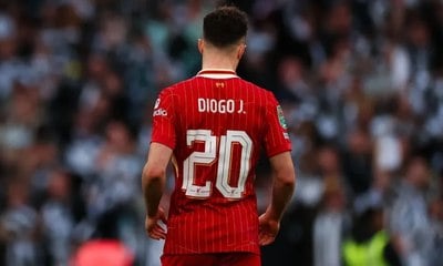 Liverpool aposenta a camisa usada por Diogo Jota