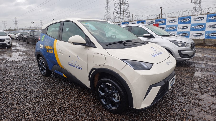 BYD Dolphin Mini 2027 aparece entre os modelos elétricos do leilão, avaliado em R$ 114.856 pela Tabela Fipe