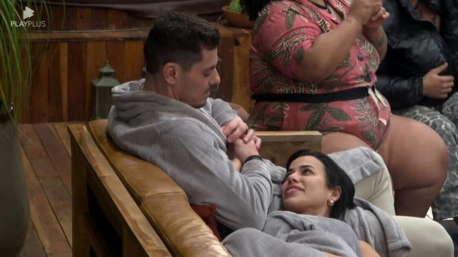 Sacha e Larissa Tomásia em 'A Fazenda 16'