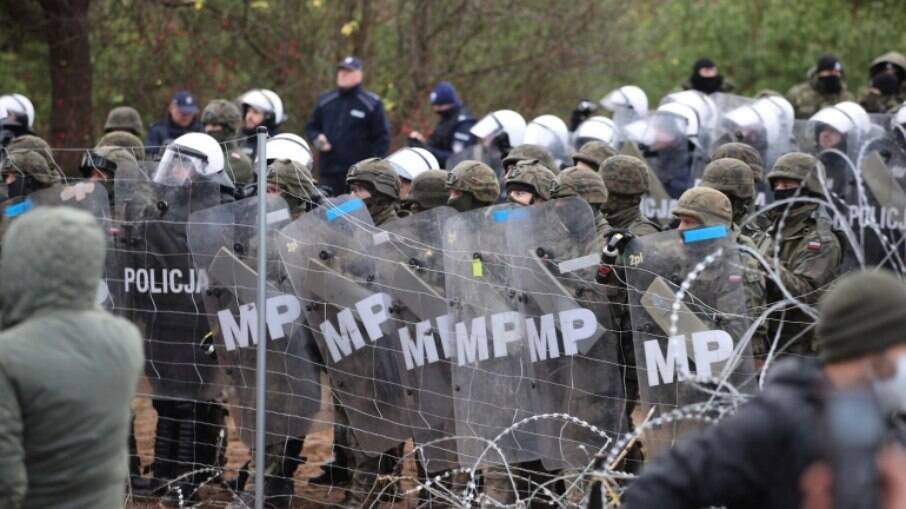 Crise: Polônia barra entrada de centenas de migrantes vindos de Belarus