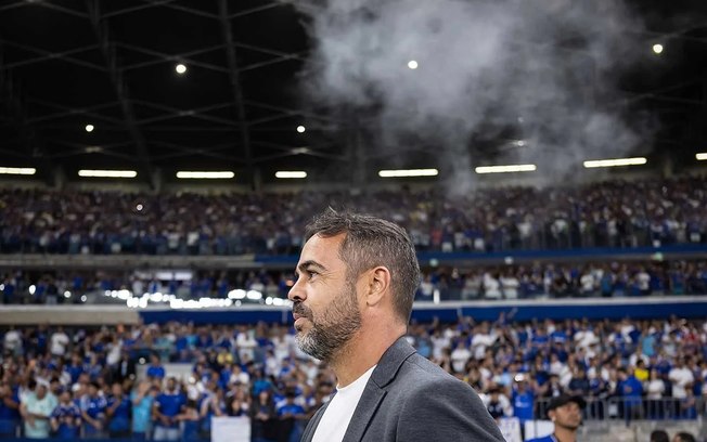 Artur Jorge durante a tensa partida entre sua equipe e o Flamengo