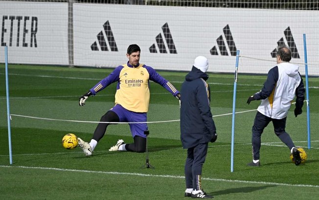 Thibaut Courtois durante treinamento do Real Madrid - Foto: Javier Soriano/AFP via Getty Images