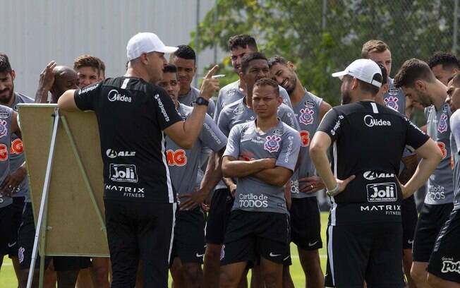 Tiago Nunes curtirá carnaval com jogadores do Corinthians