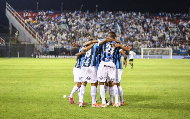 Grêmio bate Libertad por 3 a 0, no Paraguai, pelas oitavas da Libertadores