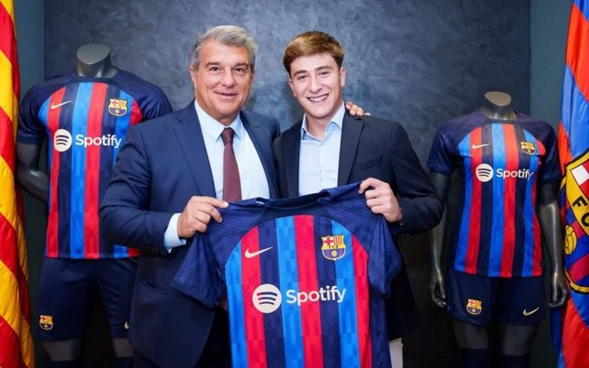 Barcelona oficializa contratação de jovem da terceira divisão espanhola