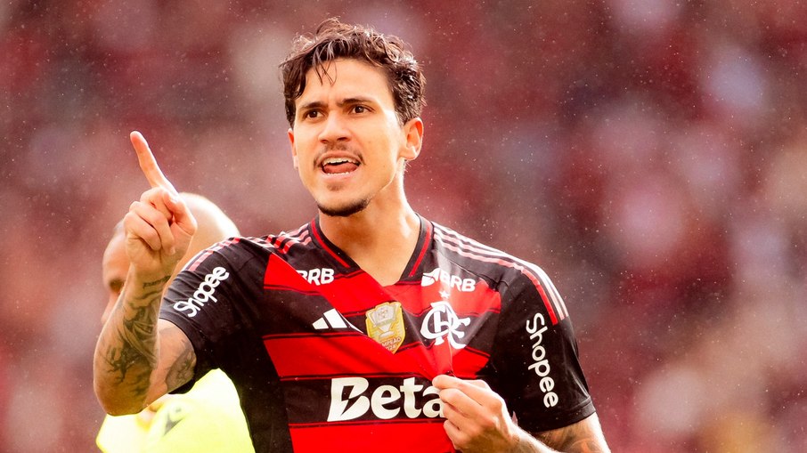 Pedro brilha, Flamengo derruba Palmeiras e encosta na liderança Pedro brilha, Flamengo derruba Palmeiras e encosta na liderança