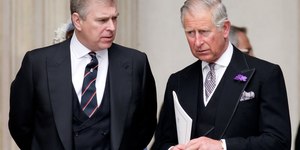 Príncipe Andrew renuncia a títulos após escândalo sexual