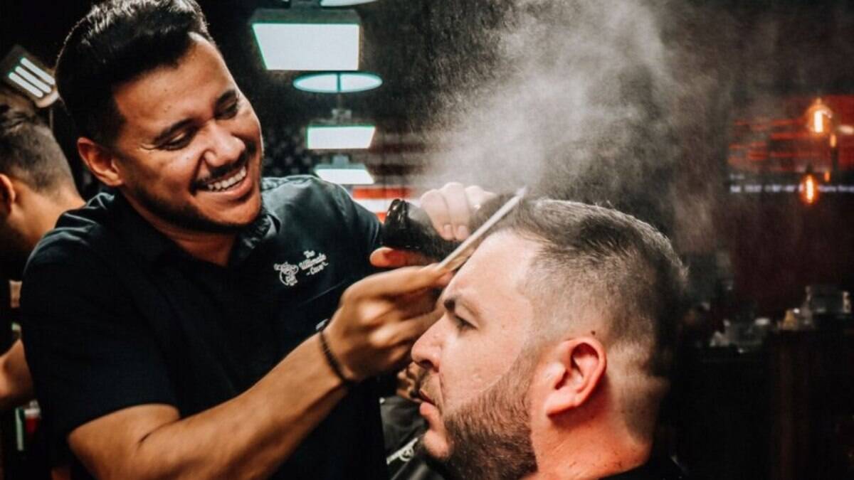 Estilo além da vaidade: barbeiro Diego Henrique destaca a importância do visual na carreira dos atletas