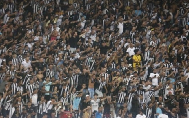 Torcida do Botafogo protesta e xinga Luís Castro após eliminação na Copa do Brasil