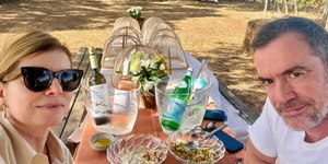 Após fim de Vale Tudo, Debora Bloch curte férias em Portugal