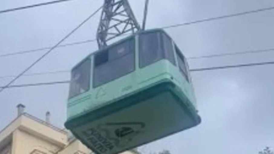 Teleférico cai na Itália e deixa quatro feridos Teleférico cai na Itália e deixa quatro feridos