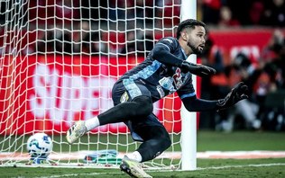 Ouça o áudio em que pai de goleiro do Maracanã previu cavadinha