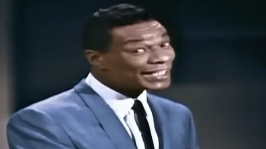 O cantor e pianista Nat King Cole
