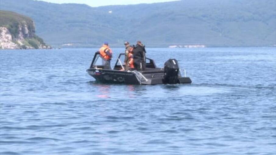 Buscas por possíveis sobreviventes continuam no lago Kuril