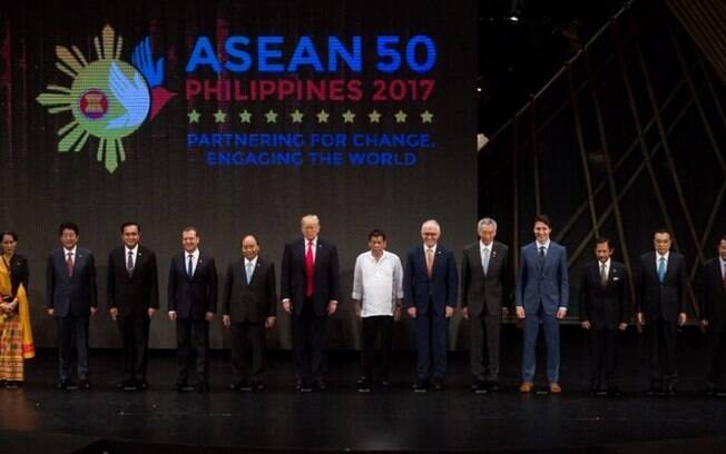 Donald Trump realiza viagem de 13 dias pela Ásia, participando de reuniões com líderes