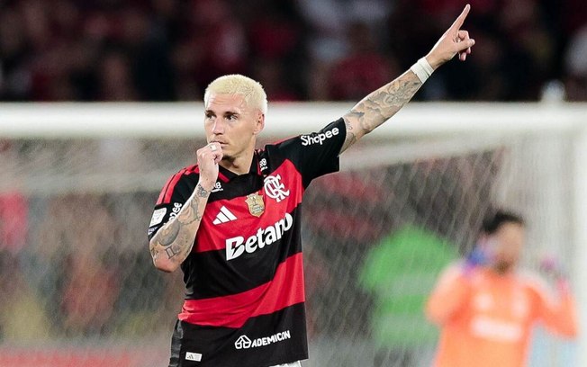 Varela marca, acaba com jejum de mais de um ano e corre para a galera