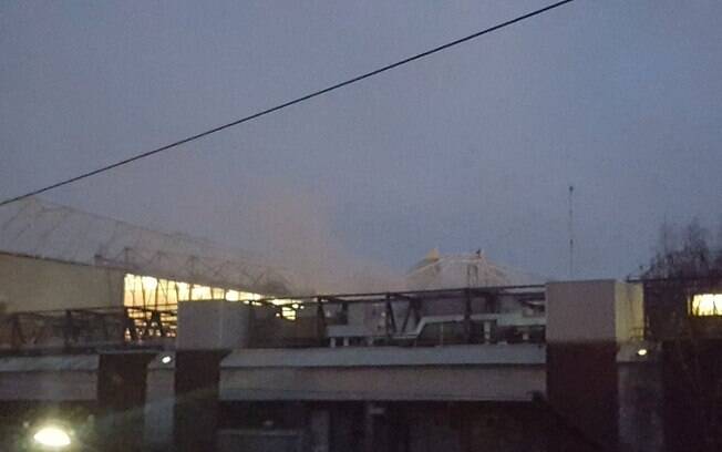 Fumaça foi vista saindo de parte do estádio Old Trafford, do Manchester United