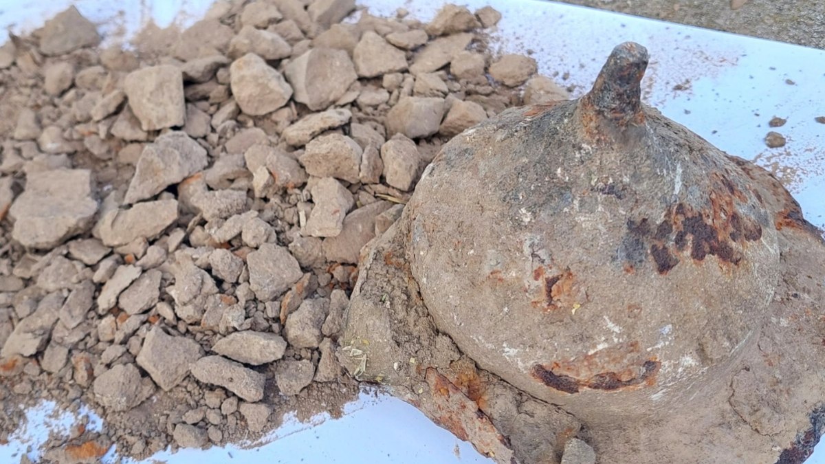 Homem encontra escudo de 1.800 anos em ferro-velho
