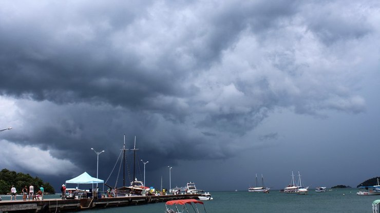 Previsão do tempo: chuvas ganham força no Sul e no Norte do país