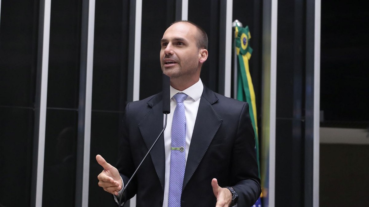 Eduardo Bolsonaro está nos EUA desde fevereiro