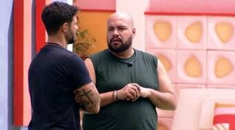 Tiago confronta Rodrigo após fala sobre privilégios por ser famoso