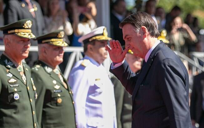 Jair Bolsonaro também aproveitou o momento para defender a criação de colégios militares
