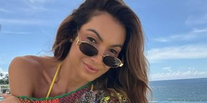 Patrícia Poeta exibe curvas e revona marquinha em Salvador