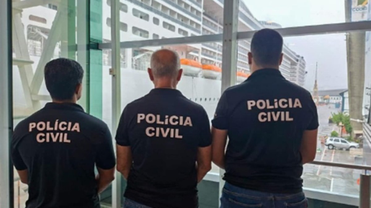 Policiais que atuam na Operação Navio, em Salvador